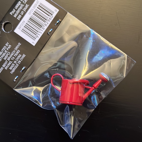 ELF ON THE SHELF MINIATURE RED WATERING CAN. NWT - Picture 1 of 5